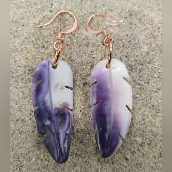 Jewelry - Genuine Massachusetts Quahog Wampum Seashell feathers